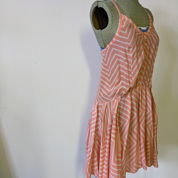 Silk peach & cream chevron french connection dress - Picture 6 of 7